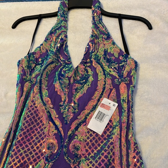 Halter top formal dress - Picture 3 of 4